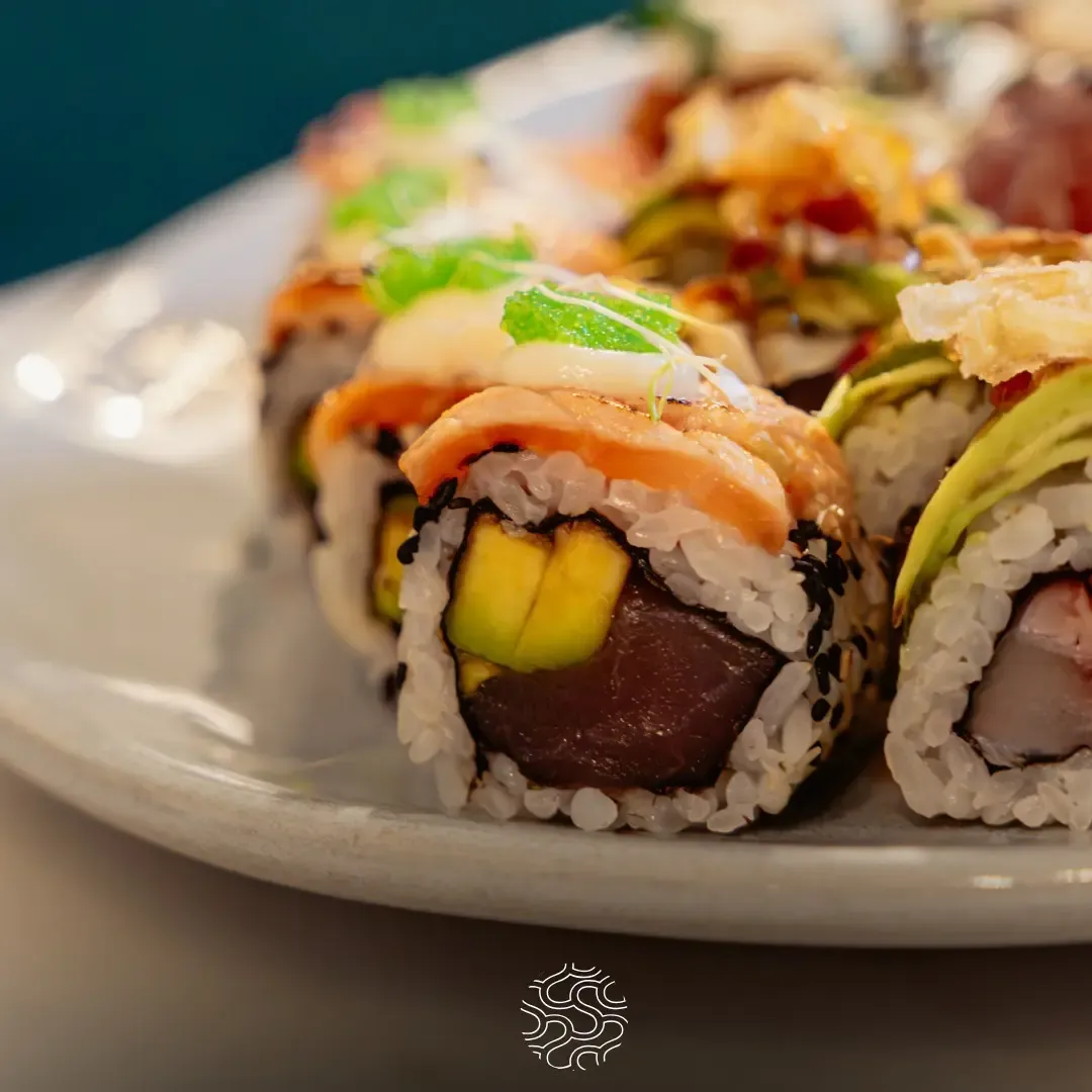 Menu sushi de fusão no restaurante Sushe em Almada